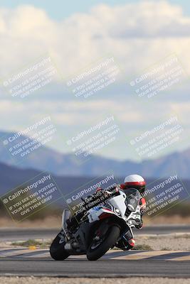 media/Nov-16-2025-Race Pace (Sun) [[8c5fa54630]]/Non Verified Riders (1st 20 Minutes)/5-Turn 15 (110pm)/